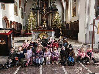 W oparciu o chrześcijańskie wartości pomagamy rodzicom w wychowywaniu młodego pokolenia.